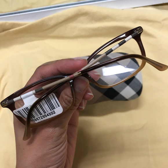 💯 Authentic Burberry eyeglasses frame w/plaid arm - Picture 3 of 7
